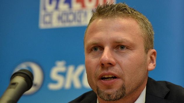 Trenér české hokejové reprezentace do dvaceti let Jakub Petr. Trenér české hokejové reprezentace do dvaceti let Jakub Petr.