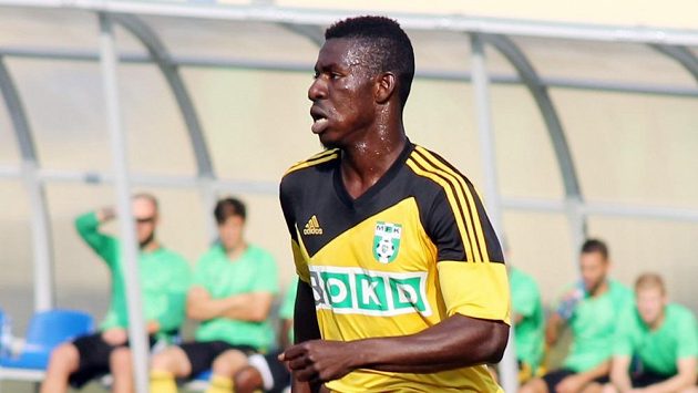 Bývalý Baníkovec Derrick Mensah z Ghany obléká dres Karviné. Bývalý Baníkovec Derrick Mensah z Ghany obléká dres Karviné.