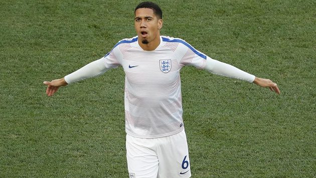Anglický obránce Chris Smalling na mistrovství Evropy ve Francii. Anglický obránce Chris Smalling na mistrovství Evropy ve Francii.
