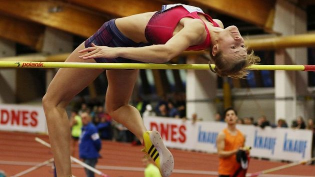 Výškařka Michaela Hrubá při vylepšení českého juniorského rekordu na 195 cm. Výškařka Michaela Hrubá při vylepšení českého juniorského rekordu na 195 cm.