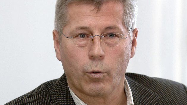 Bývalý fotbalový reprezentant a kapitán olympijských vítězů z roku 1980 Luděk Macela zemřel ve věku 65 let. Bývalý fotbalový reprezentant a kapitán olympijských vítězů z roku 1980 Luděk Macela zemřel ve věku 65 let.