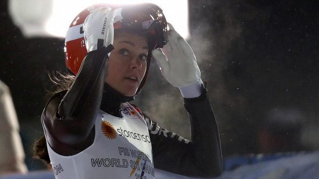 Německá skokanka Carina Vogtová obhájila na středním můstku v Lahti titul mistryně světa. Německá skokanka Carina Vogtová obhájila na středním můstku v Lahti titul mistryně světa.