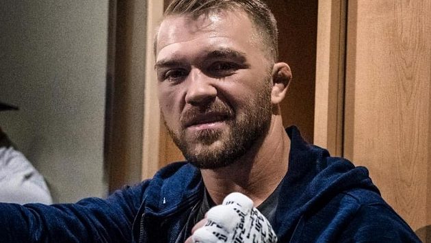 Bryan Caraway nemá v těchto dnech myšlenky na MMA. Bryan Caraway nemá v těchto dnech myšlenky na MMA.