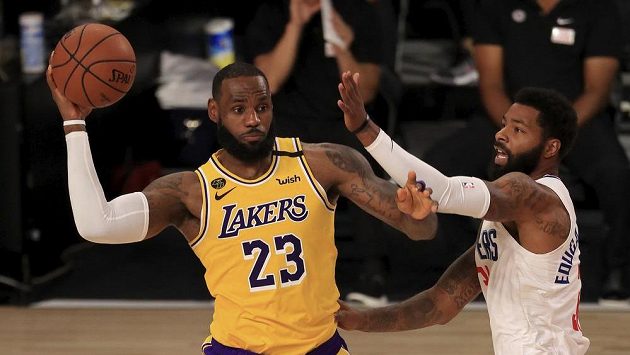 LeBron James (23) z LA Lakers a Marcus Morris Sr. (31) z LA Clippers. LeBron James (23) z LA Lakers a Marcus Morris Sr. (31) z LA Clippers.