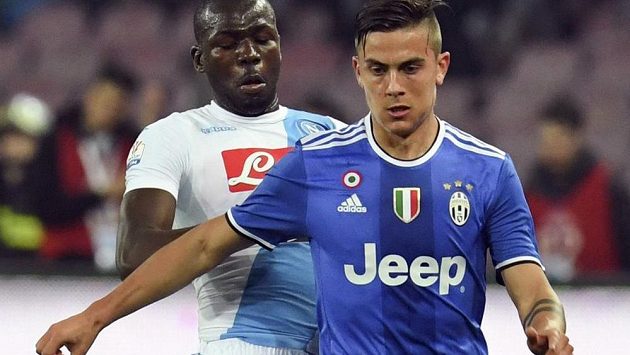 Fotbalista Juventusu Paulo Dybala je jednou z hvězd turínského týmu, nebojí se ale prezentovat i mimofotbalové názory. Fotbalista Juventusu Paulo Dybala je jednou z hvězd turínského týmu, nebojí se ale prezentovat i mimofotbalové názory.
