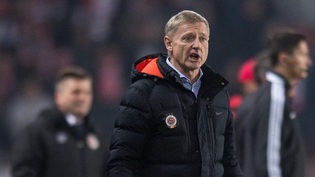 Trenér Sparty Praha Zdeněk Ščasný během derby se Slavií. Trenér Sparty Praha Zdeněk Ščasný během derby se Slavií.