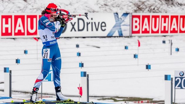 Veronika Vítková při střelbě. Veronika Vítková při střelbě.