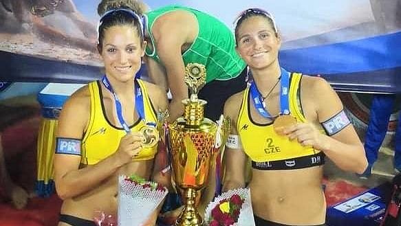 Beachvolejbalistky Martina Maixnerová a Martina Bonnerová ovládly turnaj v Indii. Beachvolejbalistky Martina Maixnerová a Martina Bonnerová ovládly turnaj v Indii.