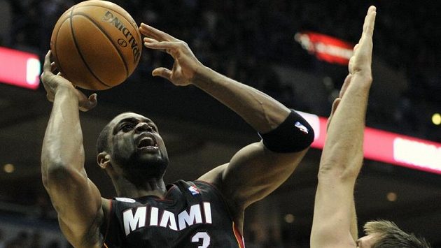 Ani návrat Dwyane Wadea (vlevo) Miami nepomohl. Ani návrat Dwyane Wadea (vlevo) Miami nepomohl.
