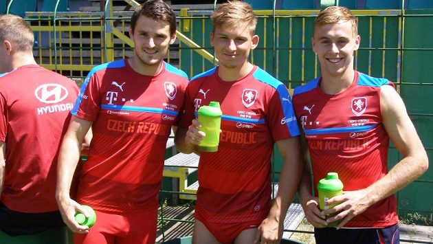 Milan Havel, Michal Hubínek a Martin Hašek (zleva) na mistrovství Evropy hráčů do 21 let v Polsku. Všichni tři v minulé sezóně bojovali v dresu Bohemians 1905 o záchranu. Milan Havel, Michal Hubínek a Martin Hašek (zleva) na mistrovství Evropy hráčů do 21 let v Polsku. Všichni tři v minulé sezóně bojovali v dresu Bohemians 1905 o záchranu.