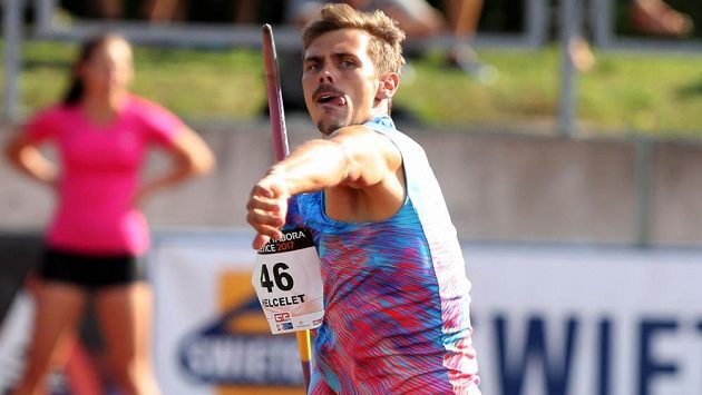 Desetibojař Adam Sebastian Helcelet při oštěpařské soutěži během Velké ceny Tábora. Desetibojař Adam Sebastian Helcelet při oštěpařské soutěži během Velké ceny Tábora.