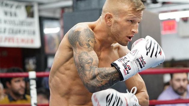 Tj Dillashaw v tréninku. Teď může jen trénovat, žádné zápasy. Tj Dillashaw v tréninku. Teď může jen trénovat, žádné zápasy.
