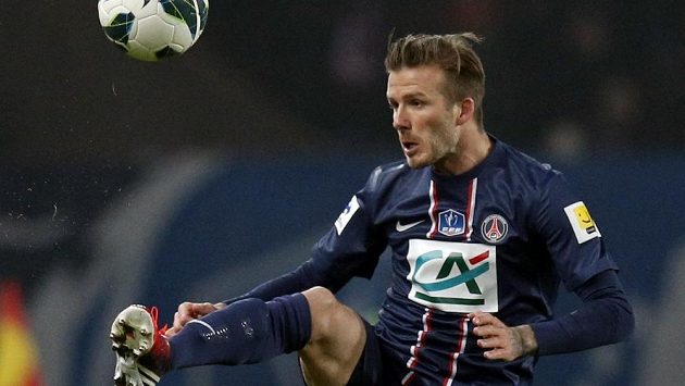 Záložník Paris Saint-Germain David Beckham v utkání Francouzského poháru proti Marseille. Záložník Paris Saint-Germain David Beckham v utkání Francouzského poháru proti Marseille.