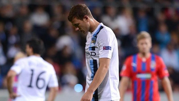 Útočník Edin Džeko na archivním snímku ještě v dresu Manchesteru City během utkání základní skupiny Ligy mistrů s Plzní. Útočník Edin Džeko na archivním snímku ještě v dresu Manchesteru City během utkání základní skupiny Ligy mistrů s Plzní.