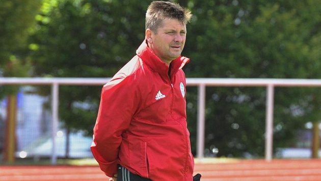 Fotbalisté Mladé Boleslavi zahájili přípravu na novou sezónou. Na snímku je generální sportovní manažer klubu Dušan Uhrin mladší. Fotbalisté Mladé Boleslavi zahájili přípravu na novou sezónou. Na snímku je generální sportovní manažer klubu Dušan Uhrin mladší.