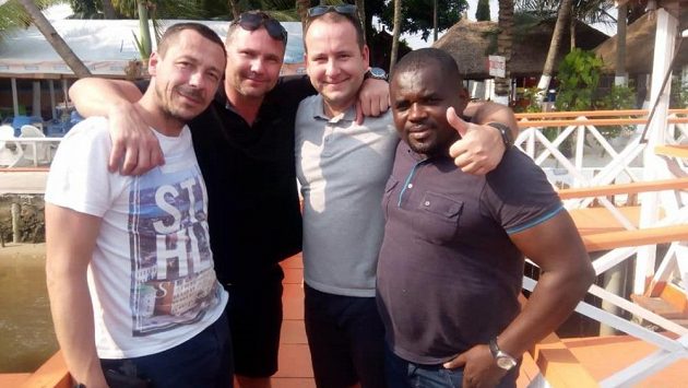 Zleva předseda Hlinska, trenér Hlinska a skaut společnosti IFM-M Daniel Sigan, manažer IFM-M Daniel Smejkal a organizátor turnaje výběru akademií v Pobřeží Slonoviny. Zleva předseda Hlinska, trenér Hlinska a skaut společnosti IFM-M Daniel Sigan, manažer IFM-M Daniel Smejkal a organizátor turnaje výběru akademií v Pobřeží Slonoviny.