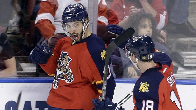 Centr Floridy Vincent Trocheck (21) se raduje z gólu proti Detroitu. Centr Floridy Vincent Trocheck (21) se raduje z gólu proti Detroitu.