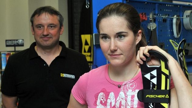 Lyžařka Šárka Záhrobská a její osobní servisman Gerald Stocker. Lyžařka Šárka Záhrobská a její osobní servisman Gerald Stocker.