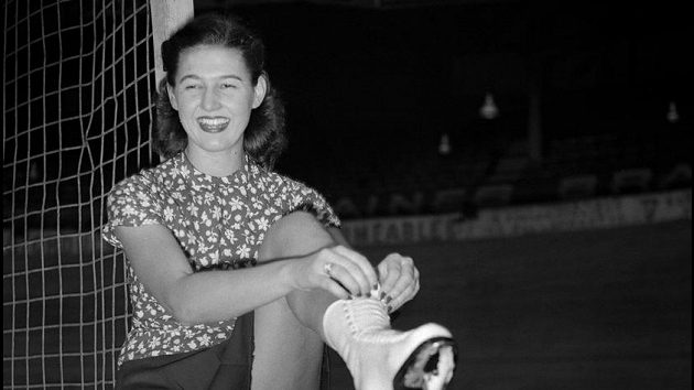 Ája Vrzáňová na MS v Paříži. Ve městě nad Seinou v roce 1949 získala svůj první světový titul. Ája Vrzáňová na MS v Paříži. Ve městě nad Seinou v roce 1949 získala svůj první světový titul.
