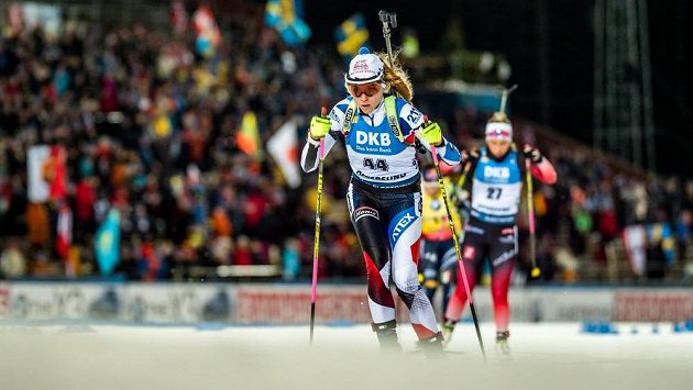 Markéta Davidová (vpředu) při vytrvalostním závodě na 15 km. Markéta Davidová (vpředu) při vytrvalostním závodě na 15 km.