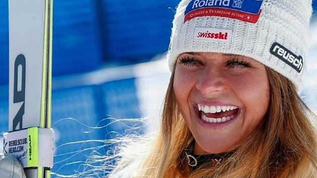Hvězdná Švýcarka Corinne Suterová se před sezonou nepříjemně zranila. Start SP nestihne. Hvězdná Švýcarka Corinne Suterová se před sezonou nepříjemně zranila. Start SP nestihne.