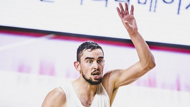 Český basketbalista Tomáš Satoranský v akci v přípravném utkání s Angolou před mistrovstvím světa. Český basketbalista Tomáš Satoranský v akci v přípravném utkání s Angolou před mistrovstvím světa.