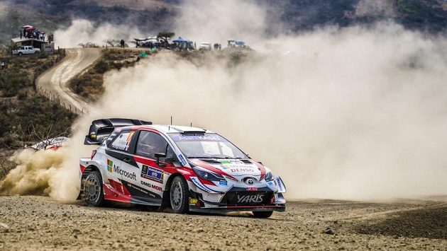 Sébastian Ogier z Francie na trati Mexické rallye. Sébastian Ogier z Francie na trati Mexické rallye.