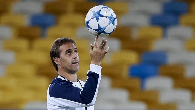 Trenér Julen Lopetegui povede španělskou fotbalovou reprezentaci. Trenér Julen Lopetegui povede španělskou fotbalovou reprezentaci.