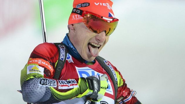 Ondřej Moravec (na snímku v cíli) obsadil v závodu s hromadným startem čtvrté místo. Ondřej Moravec (na snímku v cíli) obsadil v závodu s hromadným startem čtvrté místo.