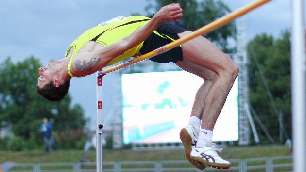Výškař Jaroslav Bába při atletickém mítinku v Táboře. Výškař Jaroslav Bába při atletickém mítinku v Táboře.