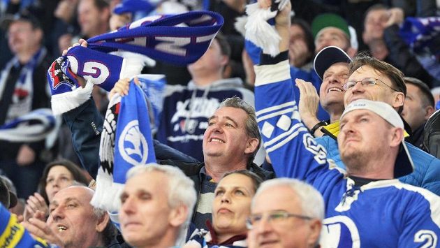 Plzeňští hokejoví fanoušci. Plzeňští hokejoví fanoušci.
