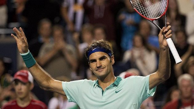 Roger Federer slaví na turnaji v Torotnu postup do semifinále. Roger Federer slaví na turnaji v Torotnu postup do semifinále.