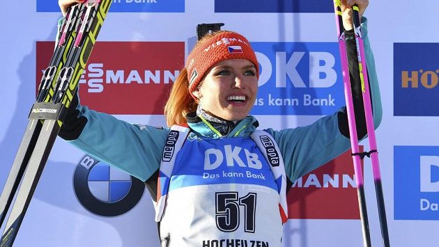 Gabriela Koukalová se raduje z druhého místa ve vytrvalostním závodě na MS. Gabriela Koukalová se raduje z druhého místa ve vytrvalostním závodě na MS.