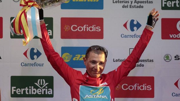 Červený trikot lídra si oblékl Slovinec Janez Brajkovič. Červený trikot lídra si oblékl Slovinec Janez Brajkovič.