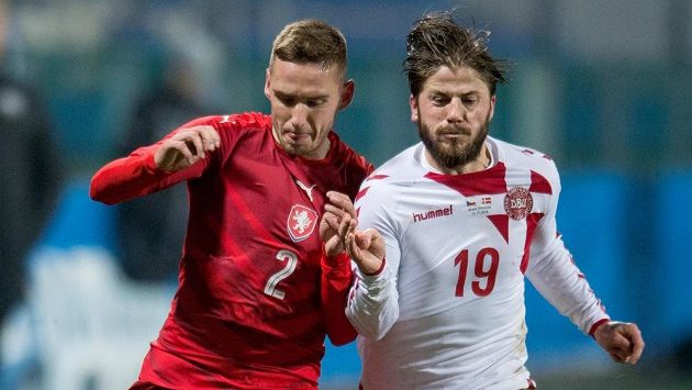 Pavel Kadeřábek a Lasse Schöne z Dánska během přátelského utkání v listopadu 2016 v Mladé Boleslavi. Pavel Kadeřábek a Lasse Schöne z Dánska během přátelského utkání v listopadu 2016 v Mladé Boleslavi.