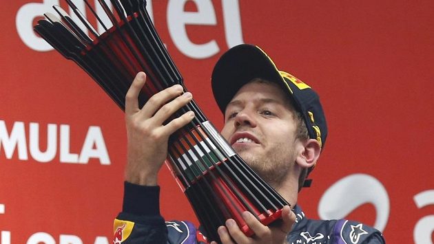Sebastian Vettel se raduje z titulu. Sebastian Vettel se raduje z titulu.