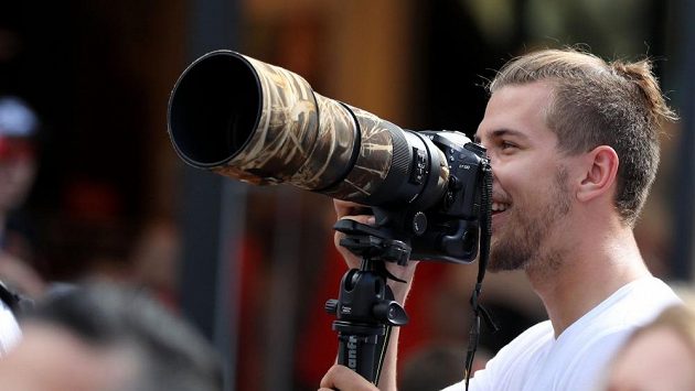 Desetibojař Jiří Sýkora za objektivem. Desetibojař Jiří Sýkora za objektivem.