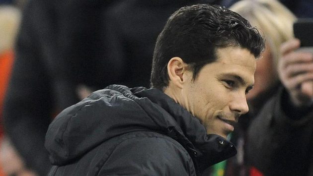 Nová posila Interu Hernanes v neděli poprvé usedl na lavičku milánského celku a přihlížel prohře 1:3 s Juventusem. Nová posila Interu Hernanes v neděli poprvé usedl na lavičku milánského celku a přihlížel prohře 1:3 s Juventusem.