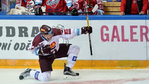 Sparťanský obránce Michal Čejkovský se raduje z gólu proti Pardubicím. Sparťanský obránce Michal Čejkovský se raduje z gólu proti Pardubicím.