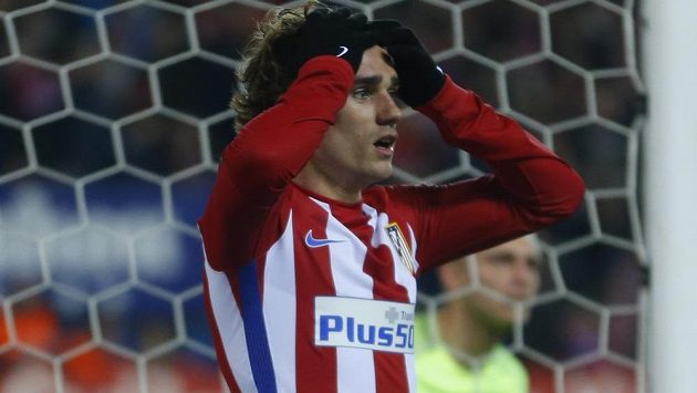 Útočník Antoine Griezmann se nejspíš bude v létě stěhovat z Atlétika Madrid do Manchesteru United. Anglický klub je za něj připravený zaplatit sto miliónů eur. Útočník Antoine Griezmann se nejspíš bude v létě stěhovat z Atlétika Madrid do Manchesteru United. Anglický klub je za něj připravený zaplatit sto miliónů eur.