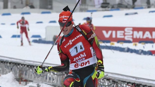 Biatlonista Ondřej Moravec se raduje - štafetu dovedl ke třetímu místu. Biatlonista Ondřej Moravec se raduje - štafetu dovedl ke třetímu místu.