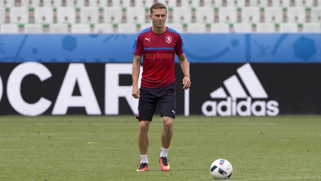 Bořek Dočkal na čtvrtečním předzápasovém tréninku v St. Étienne. Bořek Dočkal na čtvrtečním předzápasovém tréninku v St. Étienne.