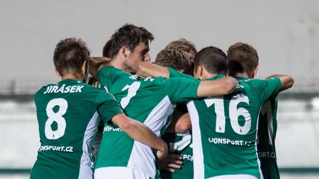 Fotbalisté Bohemians oslavují gól Tomáše Čížka na 2:0 proti Jablonci. Fotbalisté Bohemians oslavují gól Tomáše Čížka na 2:0 proti Jablonci.