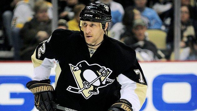Alexej Kovaljov v dresu Penguins na snímku z roku 2011. Alexej Kovaljov v dresu Penguins na snímku z roku 2011.