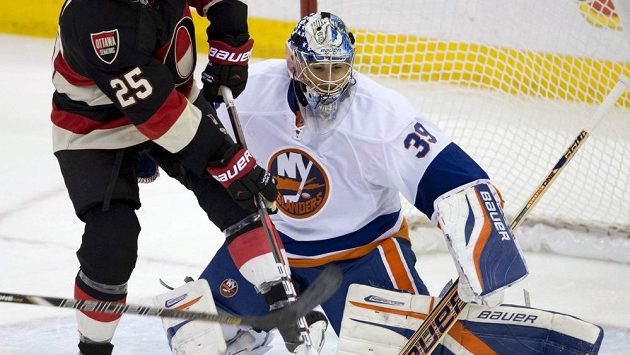 DiPietra, jedničku draftu z přelomu tisíciletí, už New York Islanders nechce. DiPietra, jedničku draftu z přelomu tisíciletí, už New York Islanders nechce.