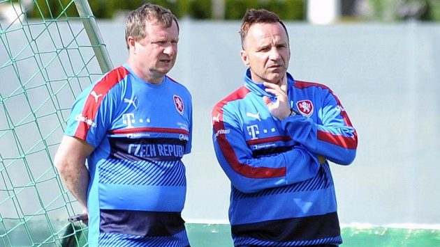 Trenéři Pavel Vrba a Karel Krejčí na soustředění českého celku v Rakousku. Trenéři Pavel Vrba a Karel Krejčí na soustředění českého celku v Rakousku.