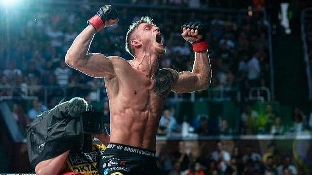Ilustrační foto: Radost Davida Dvořáka po výhře v zápase MMA. Ilustrační foto: Radost Davida Dvořáka po výhře v zápase MMA.