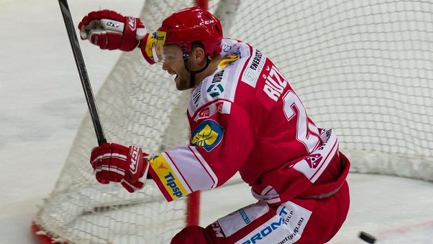 Třinecký hokejista Martin Růžička si do reprezentace přivezl výtečnou formu. Třinecký hokejista Martin Růžička si do reprezentace přivezl výtečnou formu.