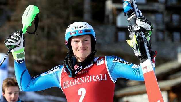 Nor Henrik Kristoffersen se raduje po triumfu ve Val d´Isere. Nor Henrik Kristoffersen se raduje po triumfu ve Val d´Isere.