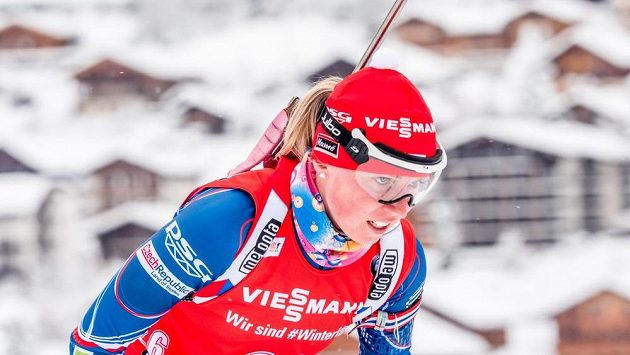 Stíhací závod Světového poháru biatlonistek ve francouzském Annecy, na snímku Eva Puskarčíková. Stíhací závod Světového poháru biatlonistek ve francouzském Annecy, na snímku Eva Puskarčíková.